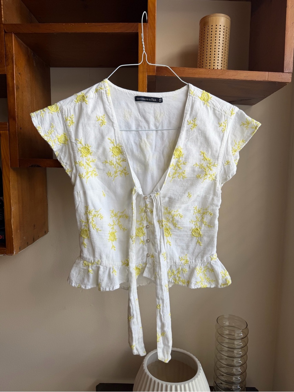 A&F 100% Cotton Embroidered Floral Peplum Tie Front Top (White | Yellow | XS)